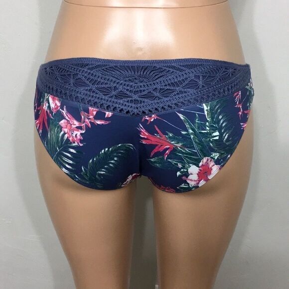 ROXY tropical print with crochet bikini. - Picture 8 of 13